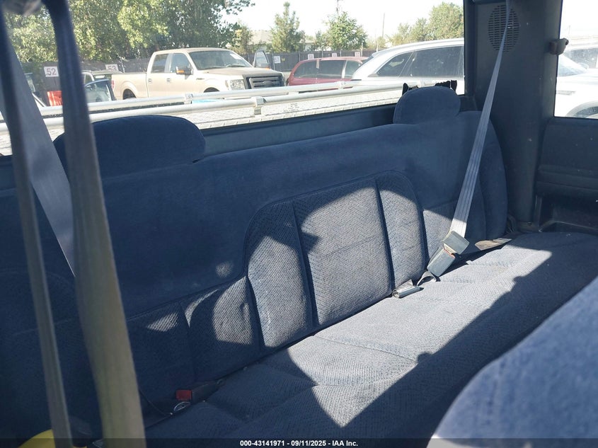 1995 Chevrolet Gmt-400 K1500 VIN: 1GCEK19K3SE176086 Lot: 43141971