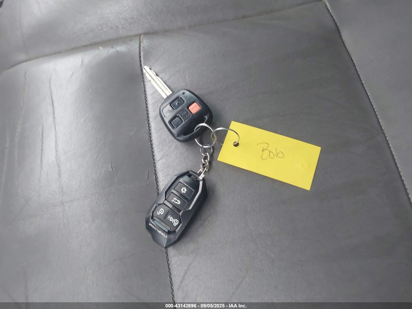 2006 Toyota Land Cruiser V8 VIN: JTEHT05J962101283 Lot: 43142696