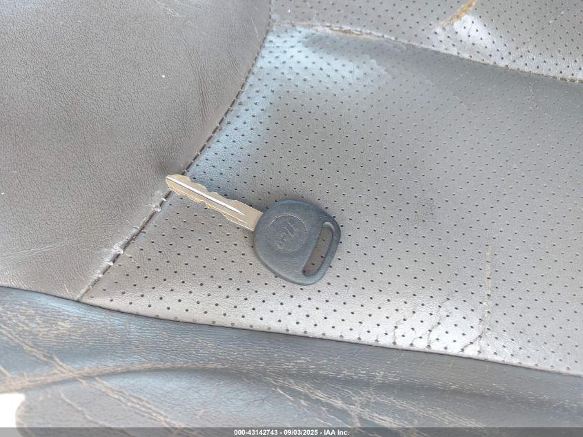 2004 Cadillac Escalade Standard VIN: 1GYEC63T44R166653 Lot: 43142743