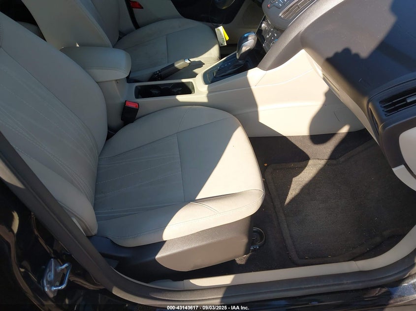 2015 FORD FOCUS SE - 1FADP3K28FL304283