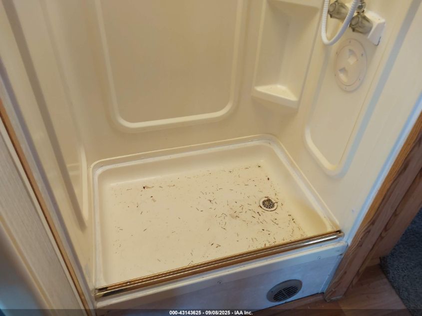 2003 Ford E-450 Cutaway Standard VIN: 1FDXE45S53HA44000 Lot: 43143625