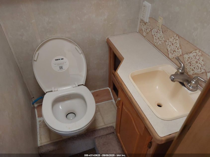 2003 Ford E-450 Cutaway Standard VIN: 1FDXE45S53HA44000 Lot: 43143625