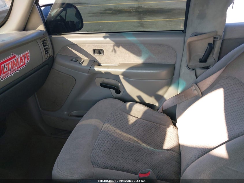1GCEC19V8YZ284910 2000 CHEVROLET SILVERADO photo no. 5