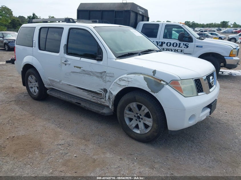 2005 NISSAN PATHFINDER LE
