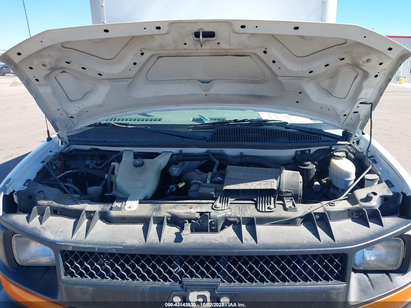 2011 Chevrolet Express Cutaway Work Van VIN: 1GB0G2CA8B1139676 Lot: 43143930