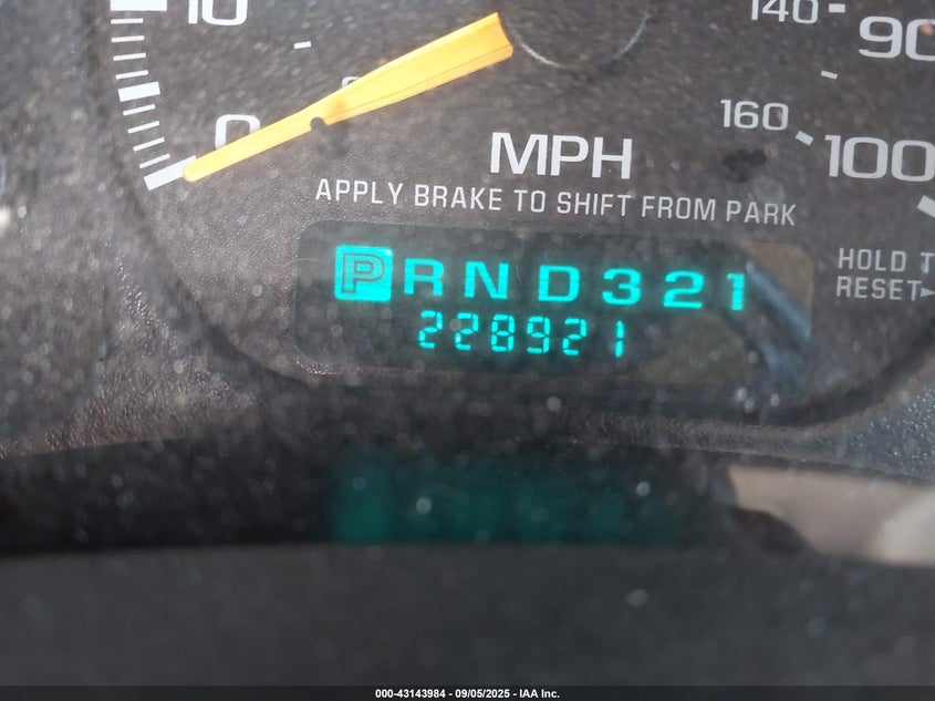 2001 Chevrolet Tahoe Ls VIN: 1GNEK13T71R156570 Lot: 43143984