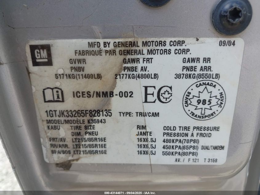 2005 GMC Sierra 3500 Sle/Slt/Work Truck VIN: 1GTJK33265F828135 Lot: 43144071