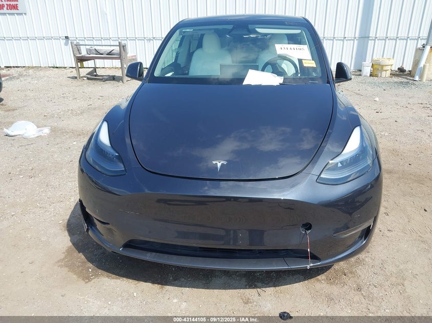 2025 Tesla Model Y Long Range Dual Motor All-Wheel Drive VIN: 7SAYGDED5SF321430 Lot: 43144105