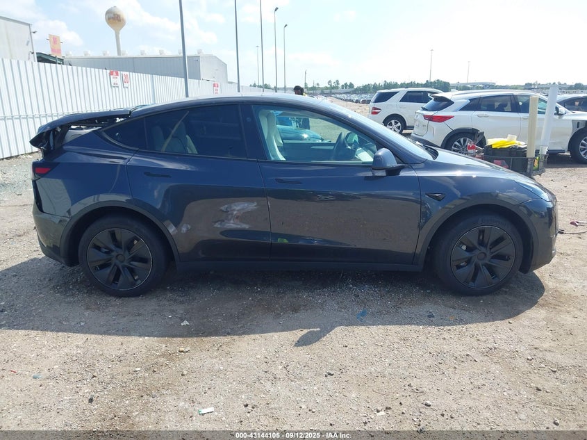 2025 Tesla Model Y Long Range Dual Motor All-Wheel Drive VIN: 7SAYGDED5SF321430 Lot: 43144105