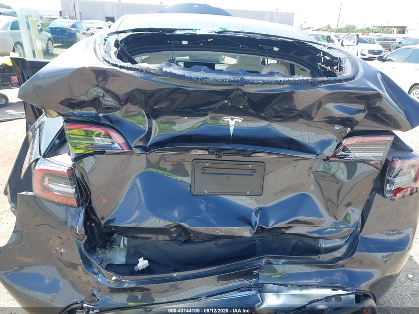 2025 Tesla Model Y Long Range Dual Motor All-Wheel Drive VIN: 7SAYGDED5SF321430 Lot: 43144105