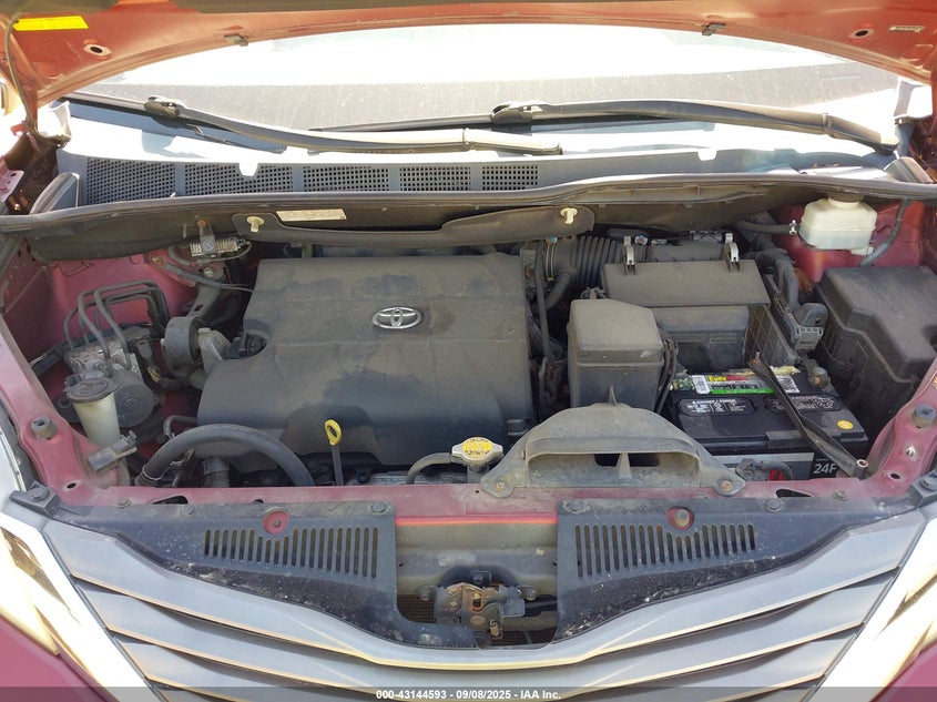 2013 Toyota Sienna Xle V6 7 Passenger Auto Access Seat VIN: 5TDYK3DC2DS352647 Lot: 43144593