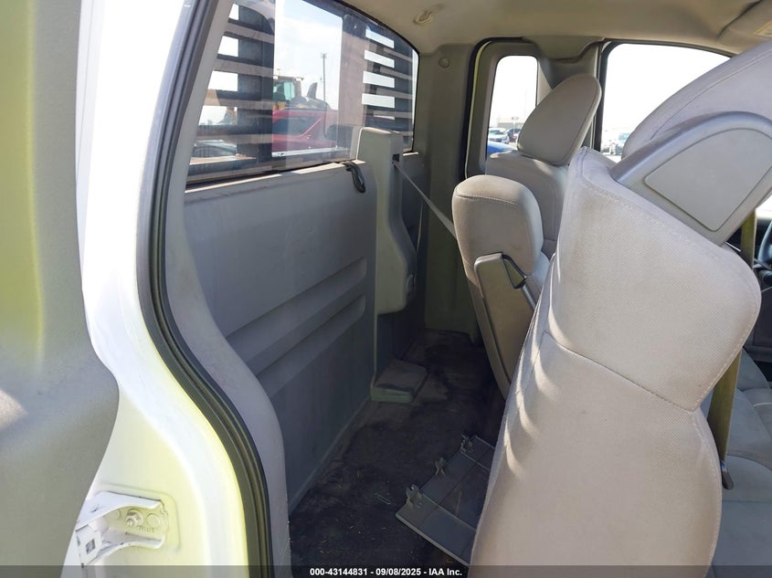 2005 Ford F-150 Stx/Xl/Xlt VIN: 1FTRF12235NB65870 Lot: 43144831