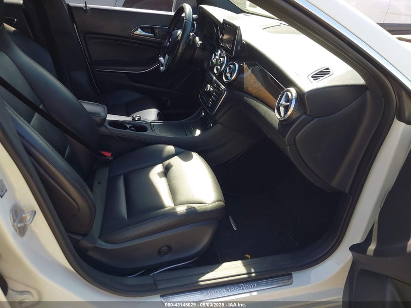 2014 MERCEDES-BENZ CLA 250 WDDSJ4EB5EN137006