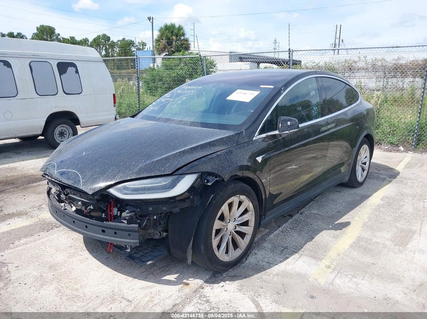 5YJXCDE23JF142725 2018 TESLA MODEL X photo no. 2
