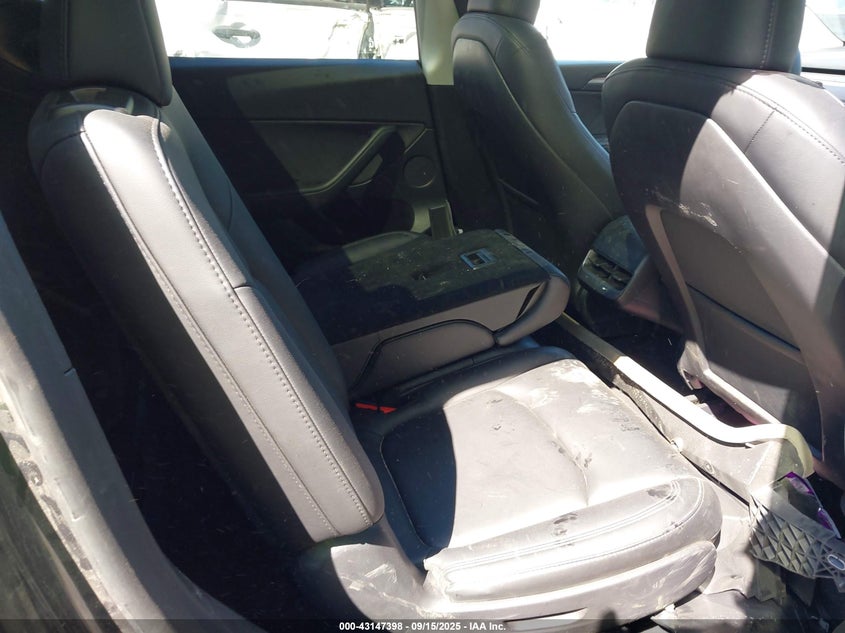 2024 TESLA MODEL Y LONG RANGE DUAL MOTOR ALL-WHEEL DRIVE 7SAYGAEE9RF191251