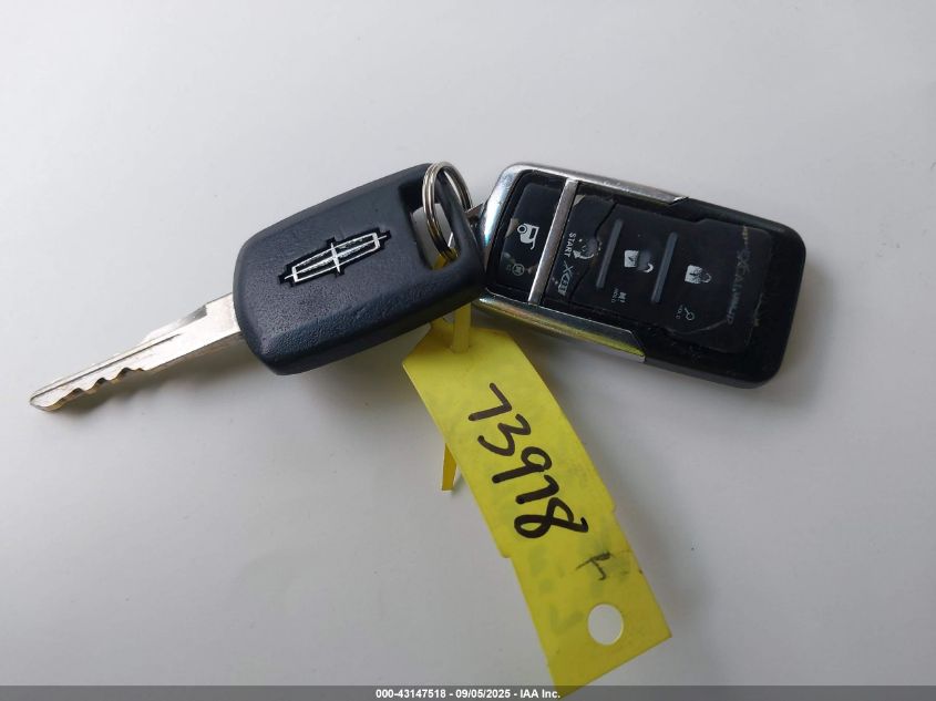 2006 Lincoln Town Car Signature Limited VIN: 1LNHM82W76Y603878 Lot: 43147518