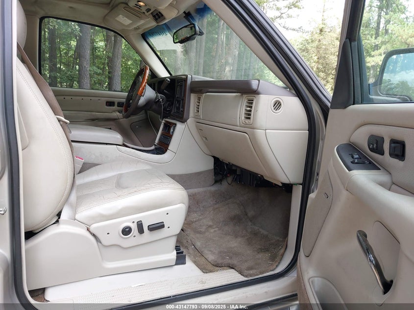1GYEK63NX4R224527 2004 CADILLAC ESCALADE photo no. 5