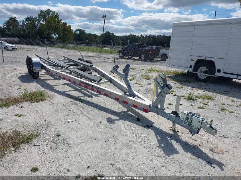 2024 MAGIC TILT BOAT TRAILER OTHER  (VIN: 1M5BA2821S1E59107)