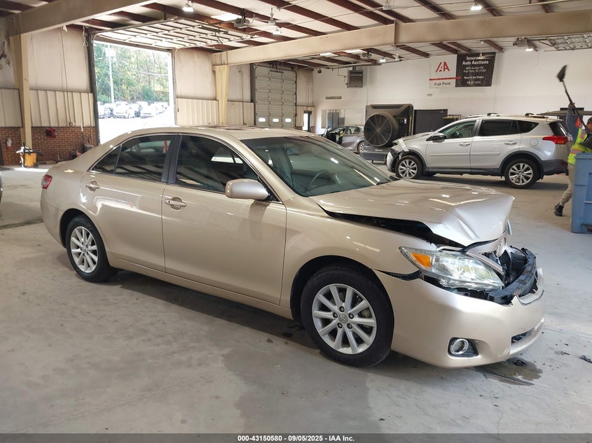 TOYOTA CAMRY XLE V6