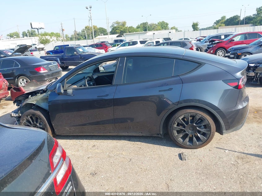 2024 Tesla Model Y Long Range Dual Motor All-Wheel Drive VIN: 7SAYGDEE0RA234017 Lot: 43151876