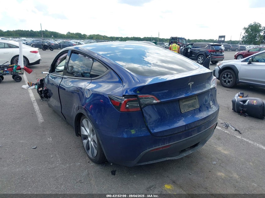 2024 Tesla Model Y Long Range Dual Motor All-Wheel Drive blue suv electric 7SAYGDEE7RA222799 photo #4