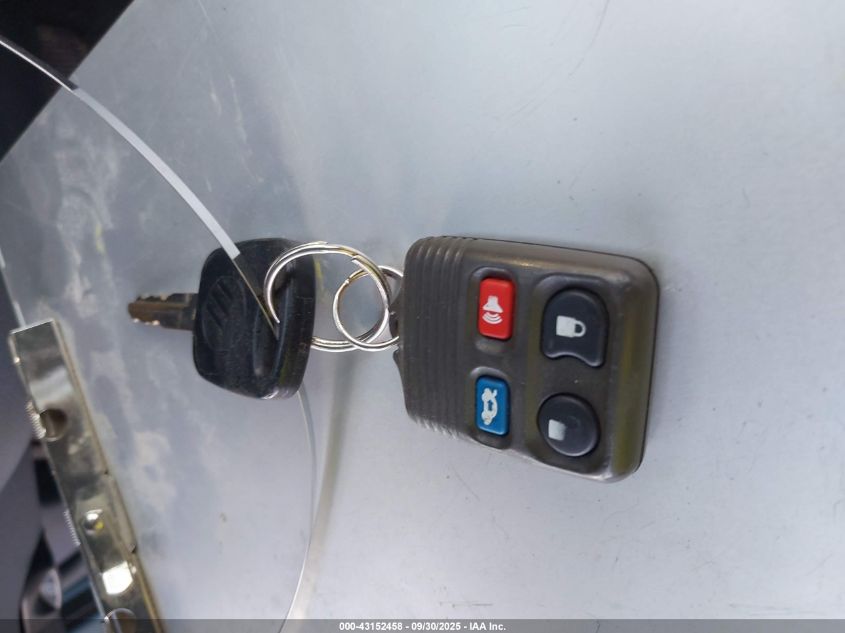 2000 Mercury Grand Marquis Gs VIN: 2MEFM74W6YX607862 Lot: 43152458