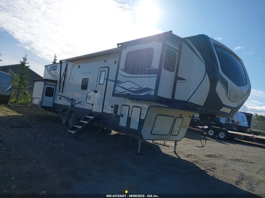 2022 KEYSTONE RV MONTANA HIGH COUNTRY  (VIN: 4YDFHMU22NA742744)