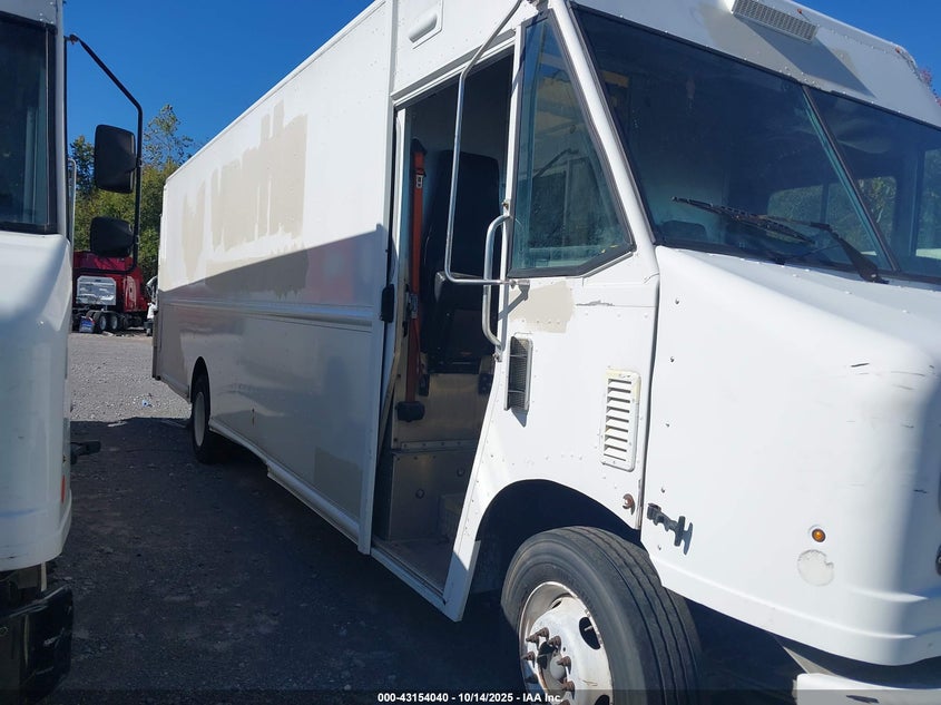 2015 Ford F-59 Commercial Stripped white other gasoline 1F66F5KY8F0A04026 photo #1