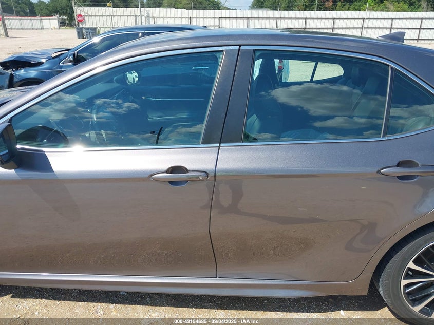 2020 TOYOTA CAMRY SE 4T1G11AK2LU305929