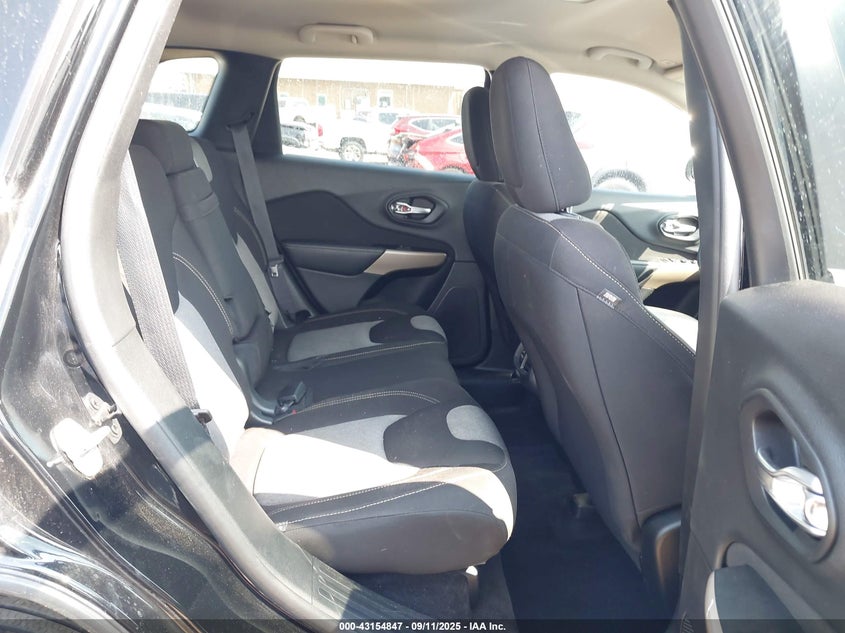 2018 Jeep Cherokee Latitude Fwd VIN: 1C4PJLCB2JD566875 Lot: 43154847