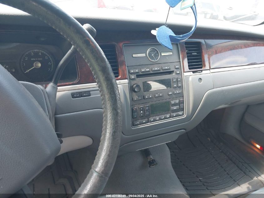 2007 Lincoln Town Car Signature VIN: 1LNHM81V77Y604877 Lot: 43156349