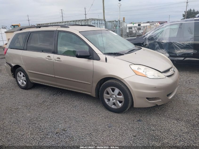 TOYOTA SIENNA LE