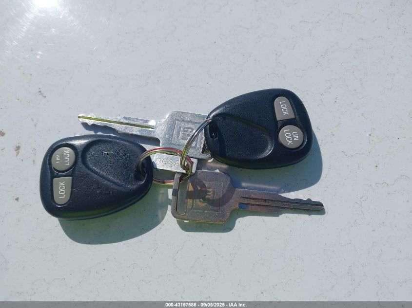 2000 Chevrolet Tracker Hard Top VIN: 2CNBJ13C7Y6924645 Lot: 43157586