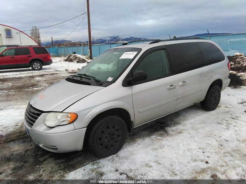 2C4GP44R35R525920 2005 CHRYSLER TOWN & COUNTRY photo no. 2