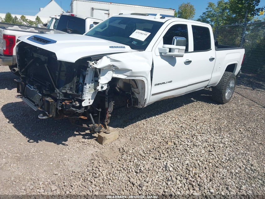 1GT42YEY8HF177140 2017 GMC SIERRA photo no. 2