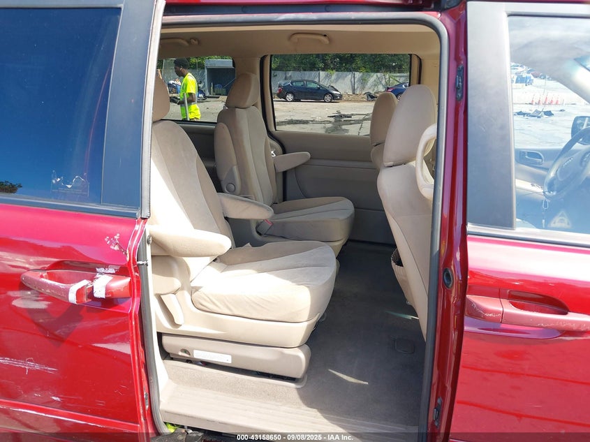 2011 Kia Sedona Lx VIN: KNDMG4C74B6388976 Lot: 43158650