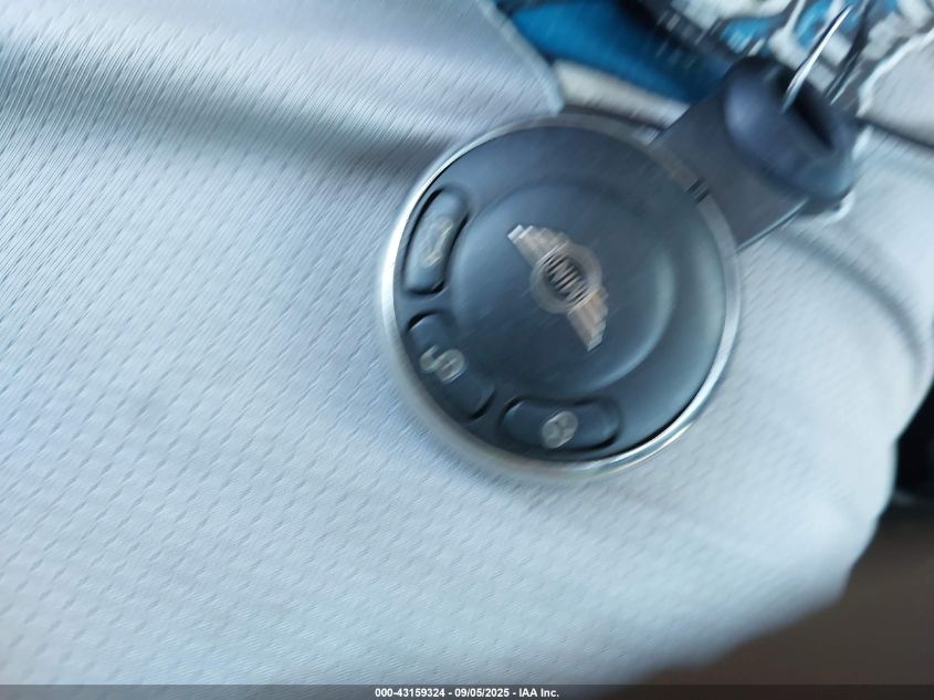 2011 Mini Cooper VIN: WMWSU3C53BT253642 Lot: 43159324