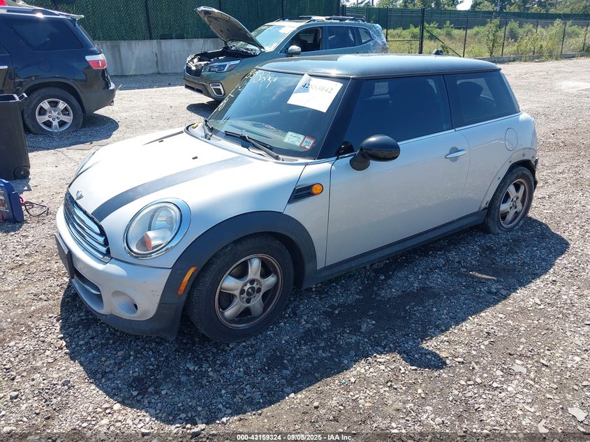 WMWSU3C53BT253642 2011 MINI COOPER photo no. 2