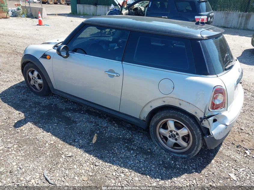 WMWSU3C53BT253642 2011 MINI COOPER photo no. 3