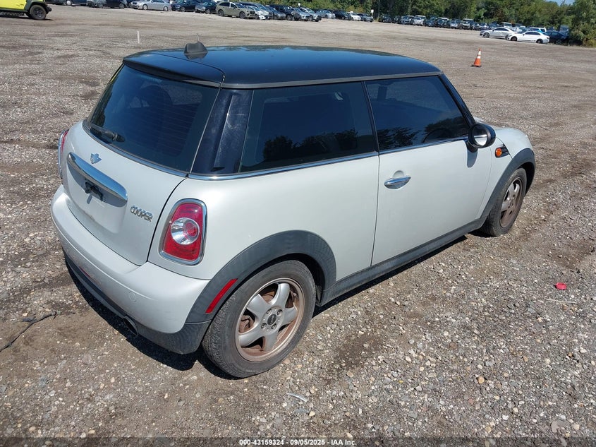 WMWSU3C53BT253642 2011 MINI COOPER photo no. 4