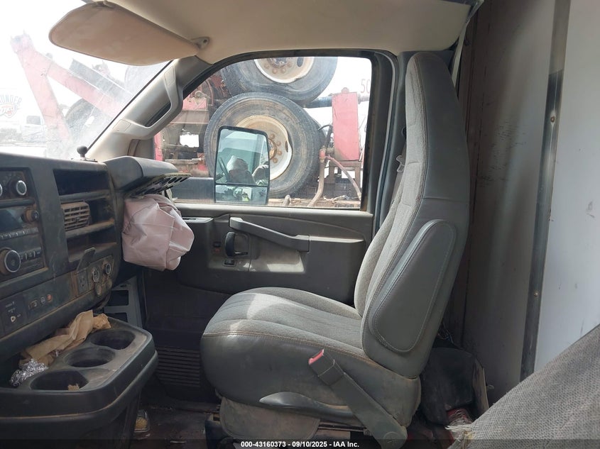 2019 GMC Savana Cutaway Work Van VIN: 7GZ37TCGXKN012989 Lot: 43160373