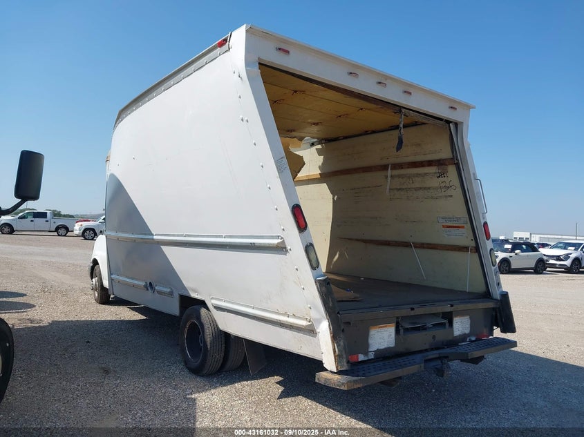 2009 GMC Savana Cutaway Work Van white other gasoline 1GDJG31K791902164 photo #4