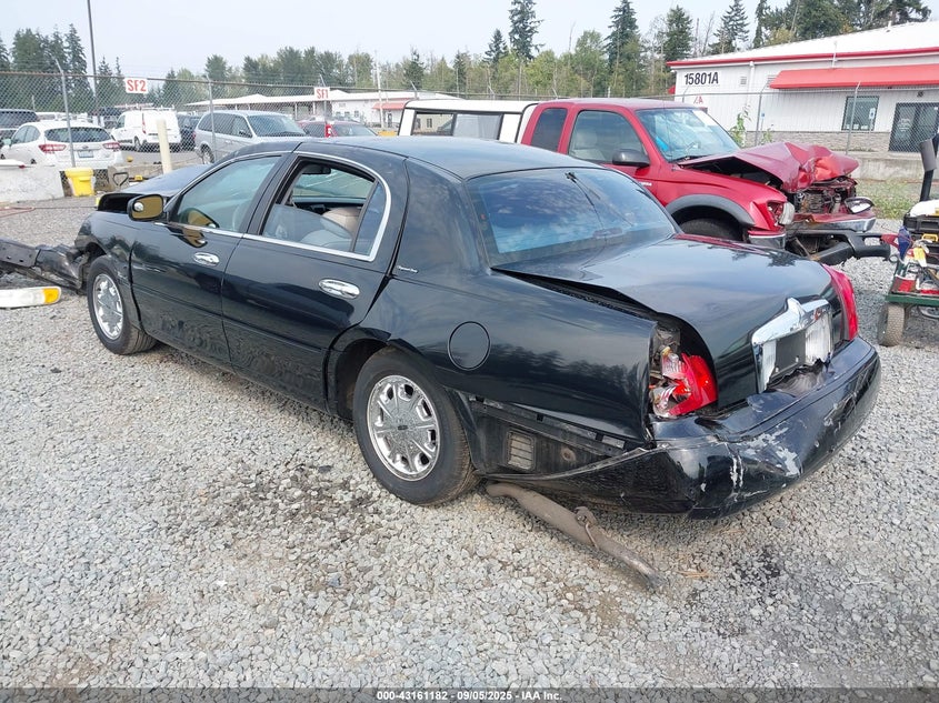 1998 Lincoln Town Car Signature black sedan gasoline 1LNFM82W6WY656238 photo #4