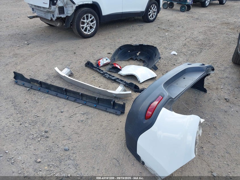 2014 Jeep Cherokee Latitude VIN: 1C4PJMCB6EW166334 Lot: 43161200