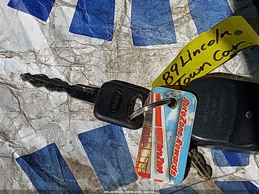 1989 Lincoln Town Car Signature VIN: 1LNBM82F8KY746399 Lot: 43161478