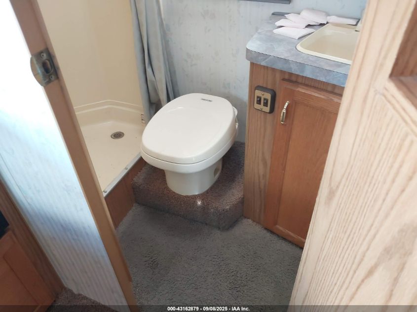 1995 Ford Econoline E350 Cutaway Van VIN: 1FDKE30G2SHA03913 Lot: 43162879