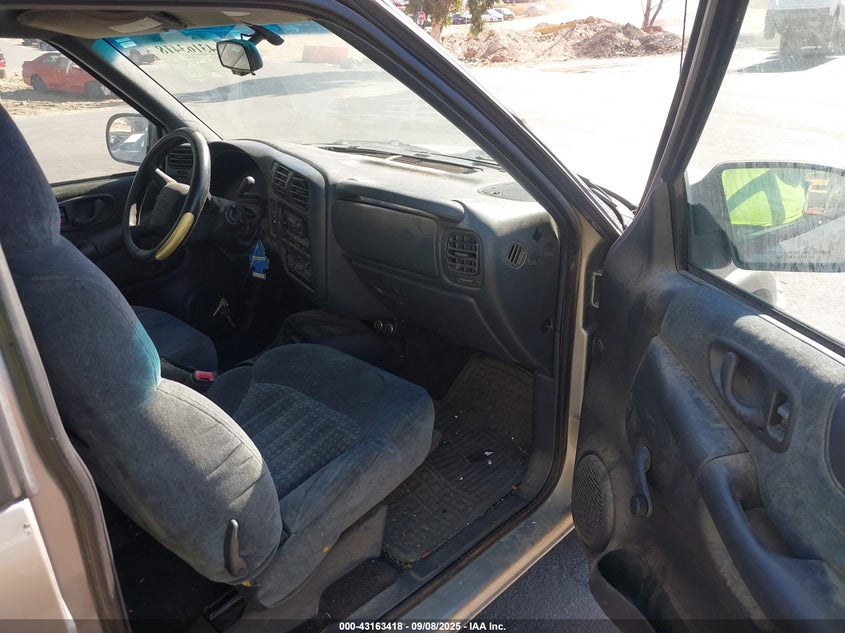 1GCCS19W4Y8272360 2000 CHEVROLET S-10 PICKUP photo no. 5