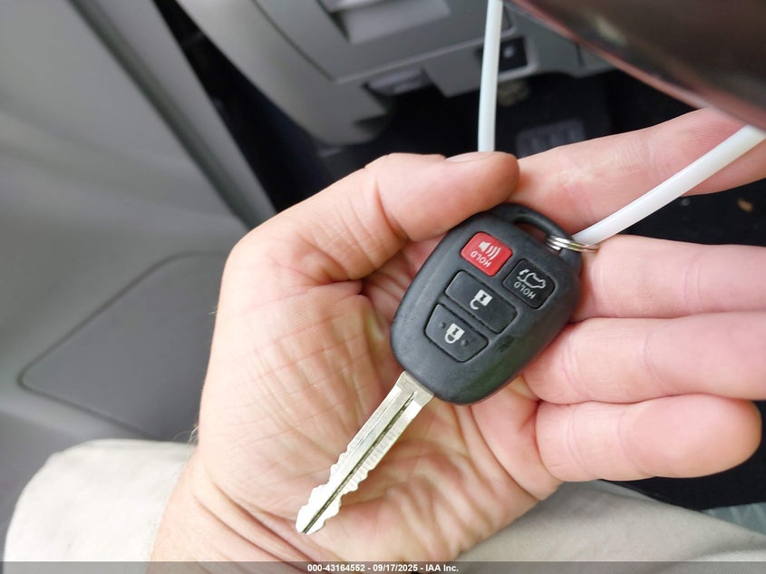 2018 TOYOTA HIGHLANDER LE/LE PLUS - 5TDBZRFH3JS878598