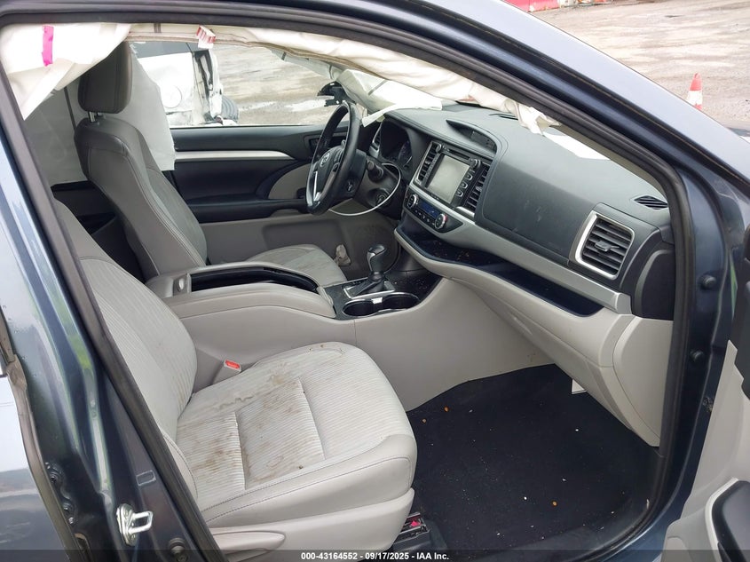 2018 TOYOTA HIGHLANDER LE/LE PLUS - 5TDBZRFH3JS878598