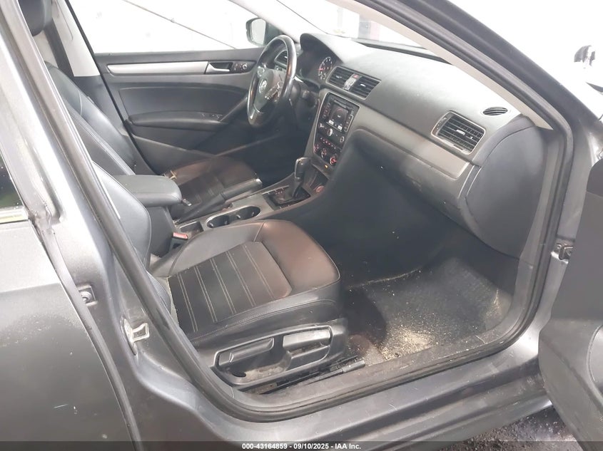 2015 VOLKSWAGEN PASSAT SE - 1VWBT7A3XFC076153